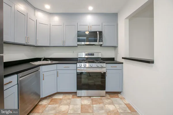 $2,200 | 5 Chambord Court, Hamilton, NJ 08619