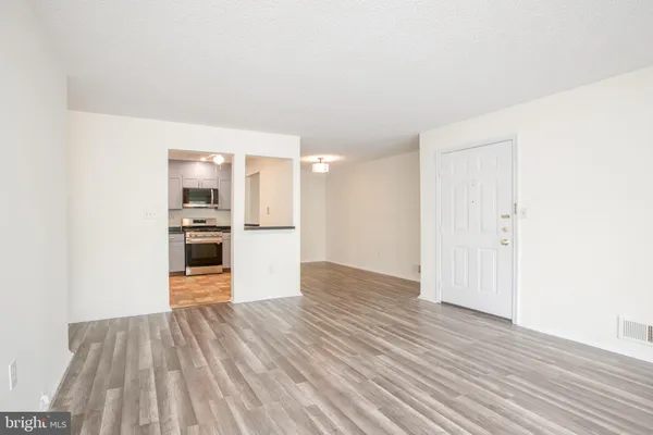 $2,200 | 5 Chambord Court, Hamilton, NJ 08619