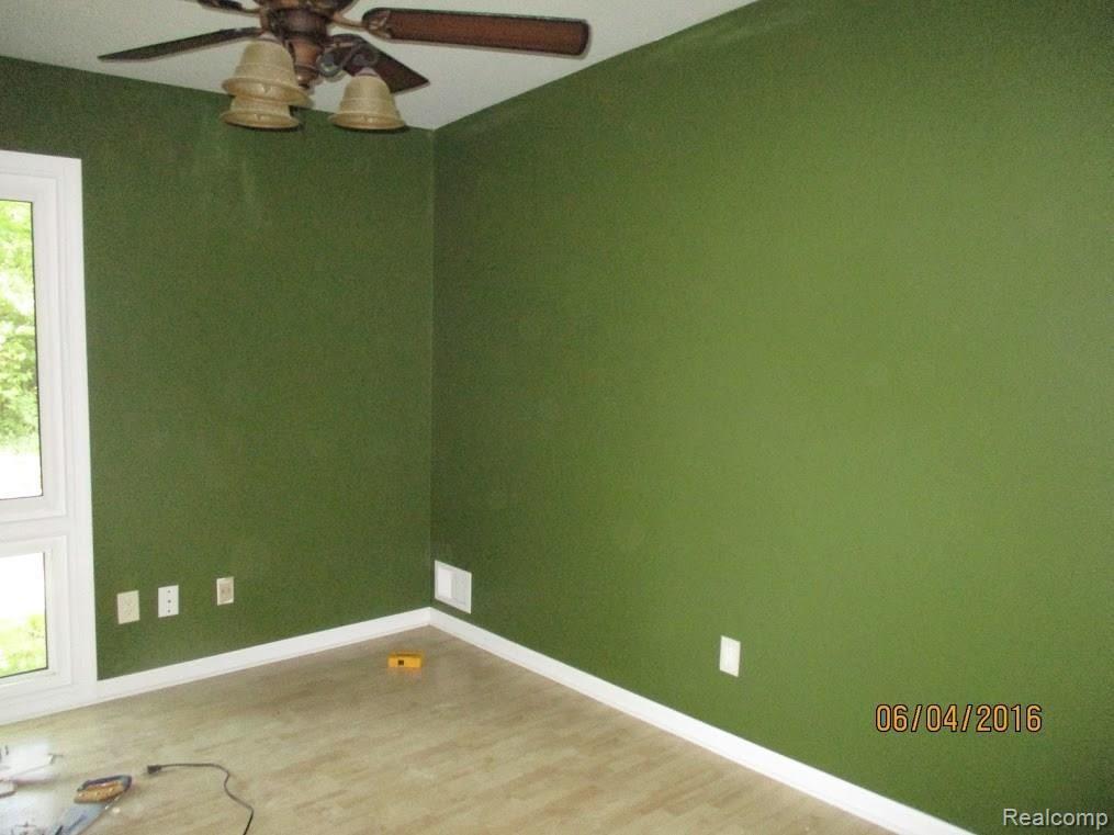25809 Farmington Road Farmington, MI 48335 - Photo 21 of 32 fd231059-d16c-4726-b574-a18363cf5d59.jpg