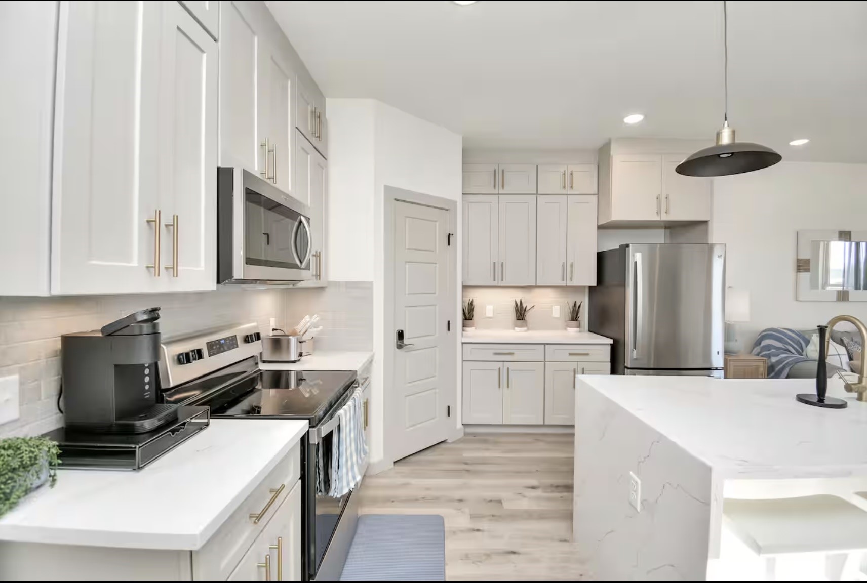 442 6th Street Dickinson, TX 77539 - Photo 12 of 29 a kitchen with a sink stove and refrigerator