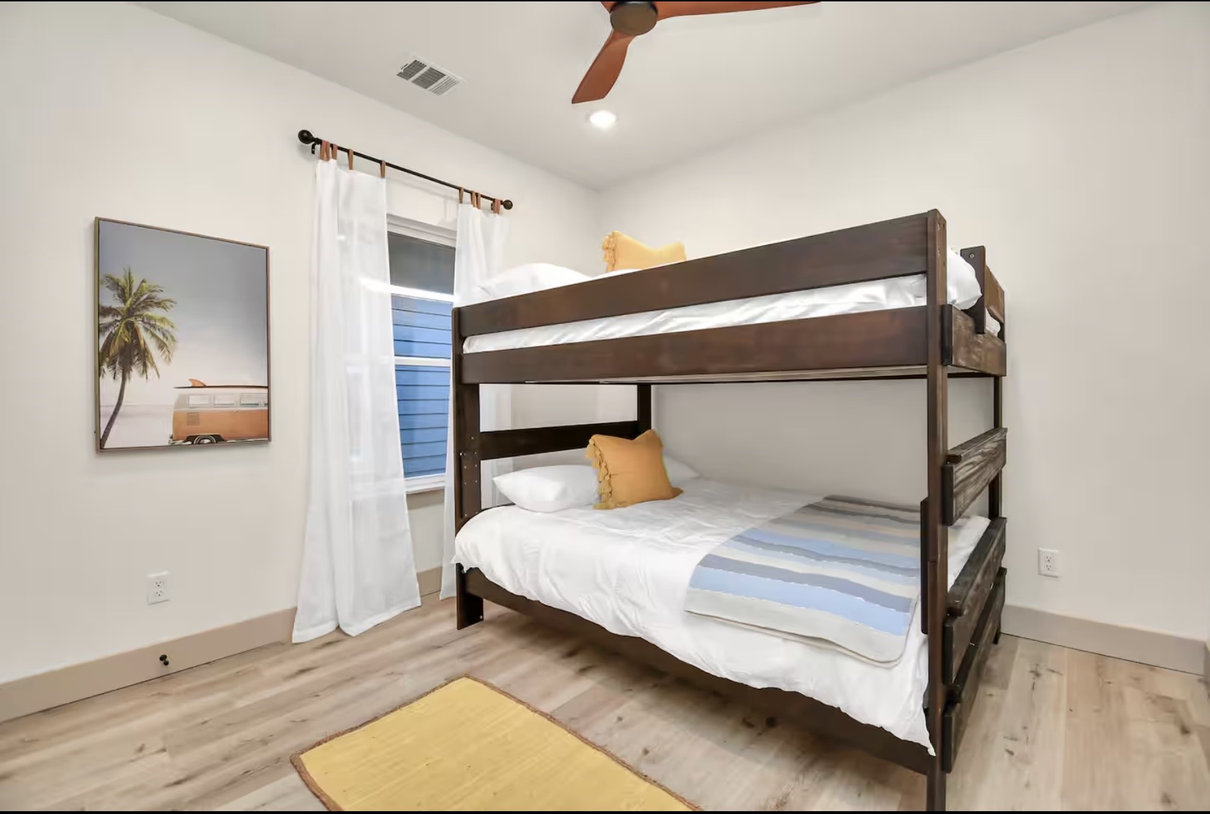 442 6th Street Dickinson, TX 77539 - Photo 23 of 29 a bedroom with a bed and lamp