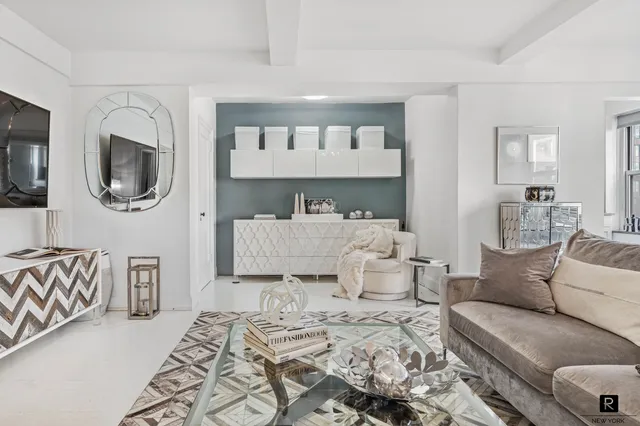 $650,000 | 400 East 52nd Street, Unit 9C | Midtown East