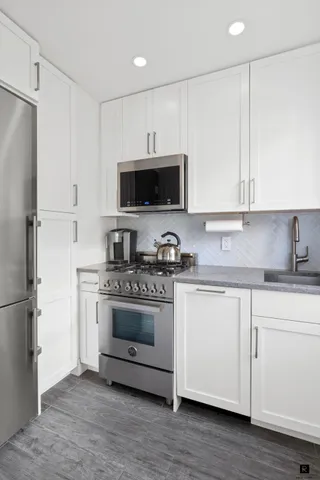 $650,000 | 400 East 52nd Street, Unit 9C | Midtown East