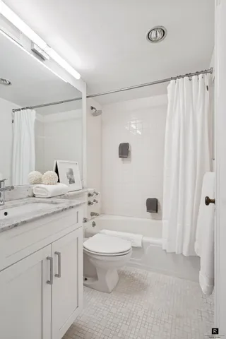 $650,000 | 400 East 52nd Street, Unit 9C | Midtown East