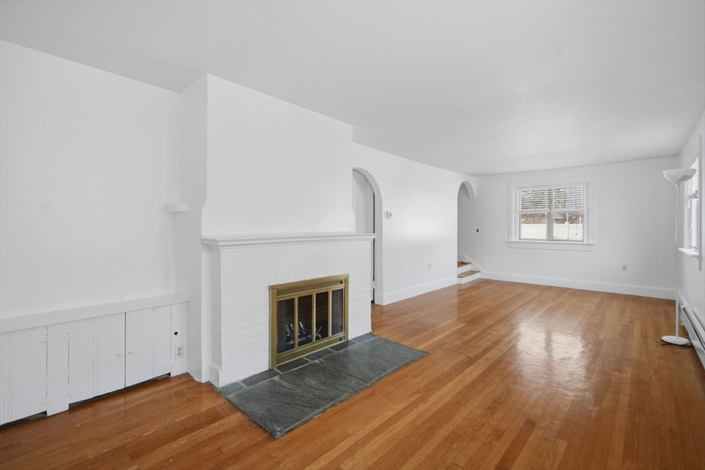 77 Locust Street Holyoke, MA 01040 - Photo 15 of 34