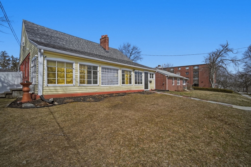 77 Locust Street Holyoke, MA 01040 - Photo 3 of 34