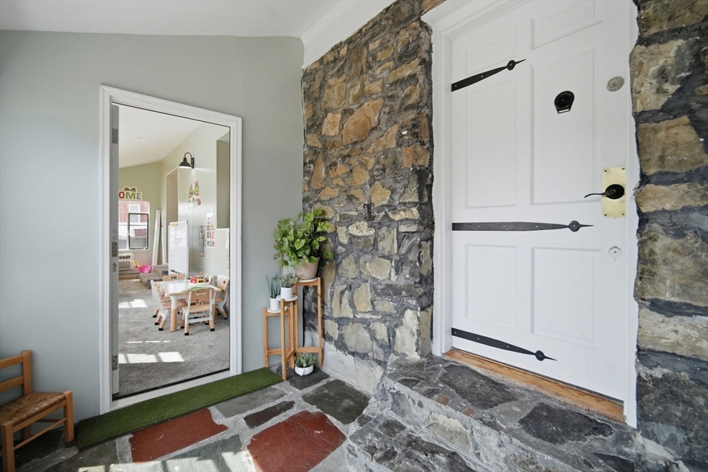 77 Locust Street Holyoke, MA 01040 - Photo 5 of 34