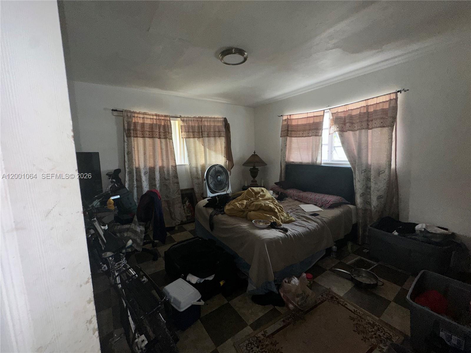 200 Northeast 158th Street Miami, FL 33162 - Photo 14 of 16 a living room with furniture