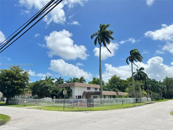 $980,000 | 200 Northeast 158th Street, Miami, FL 33162