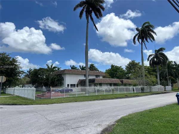 $980,000 | 200 Northeast 158th Street, Miami, FL 33162