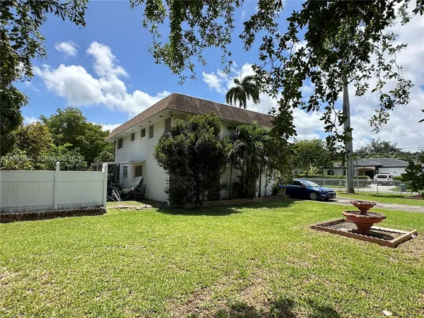 $980,000 | 200 Northeast 158th Street, Miami, FL 33162