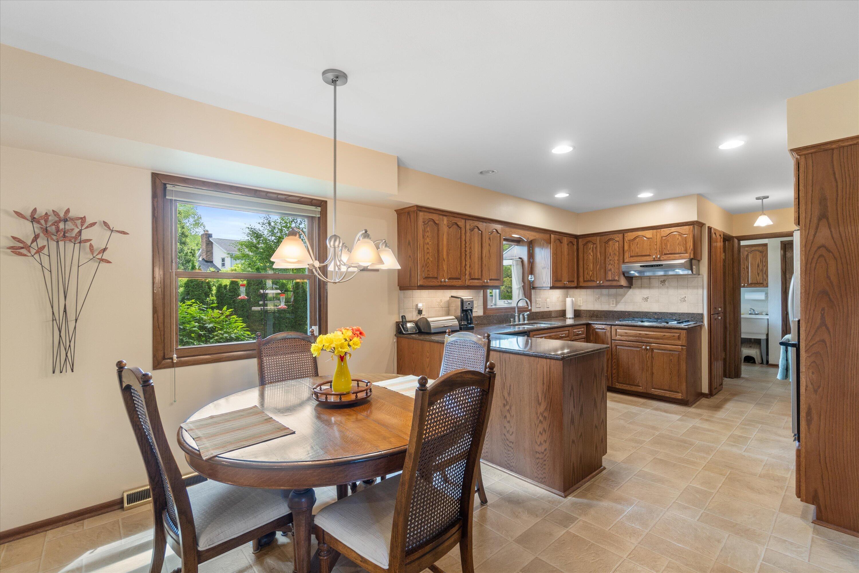 15655 Monet Court Brookfield, WI 53005 - Photo 14 of 60 42-DSC05333