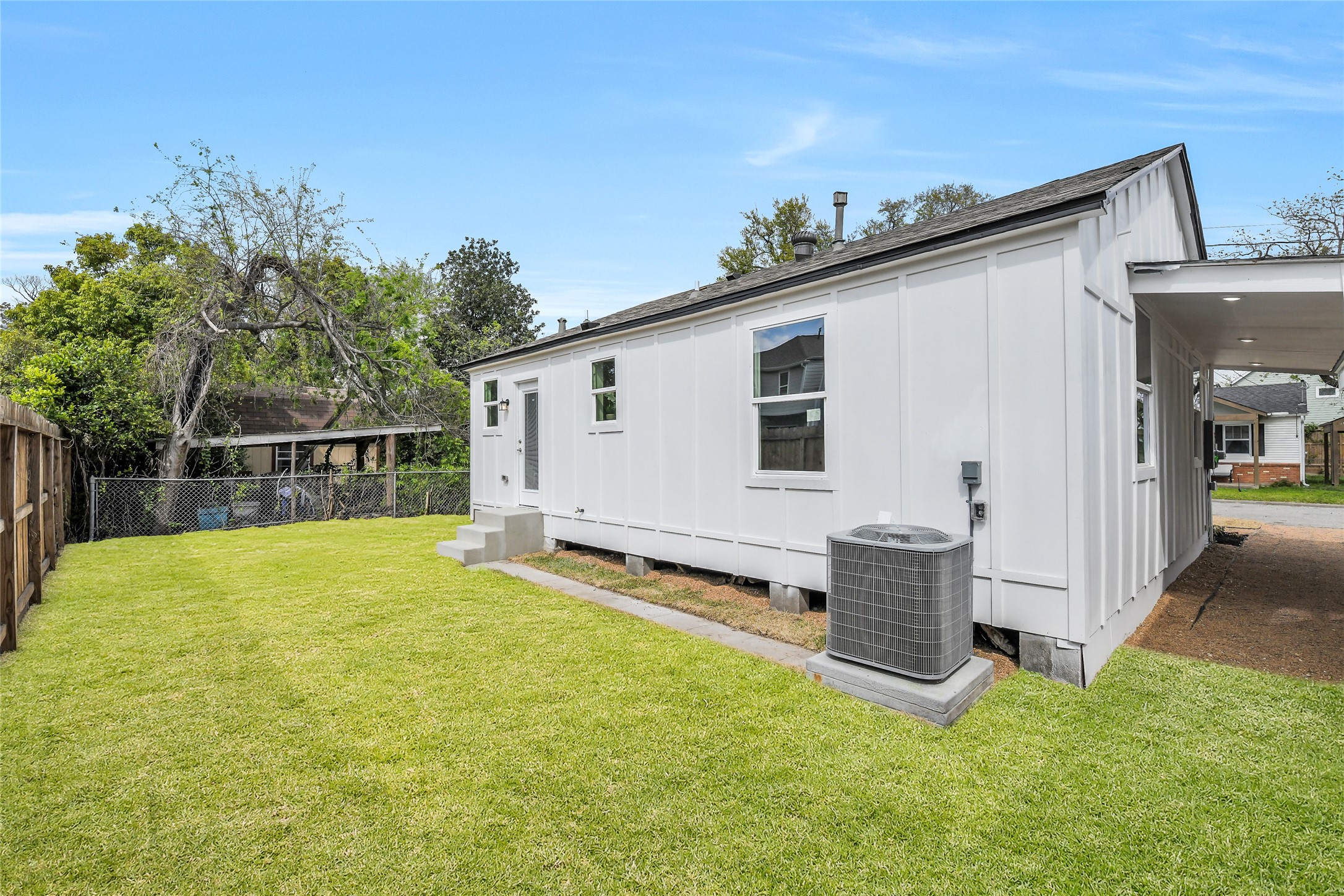 110 Harris Court Houston, TX 77009 - Photo 26 of 31 a view of a house with backyard and sitting area