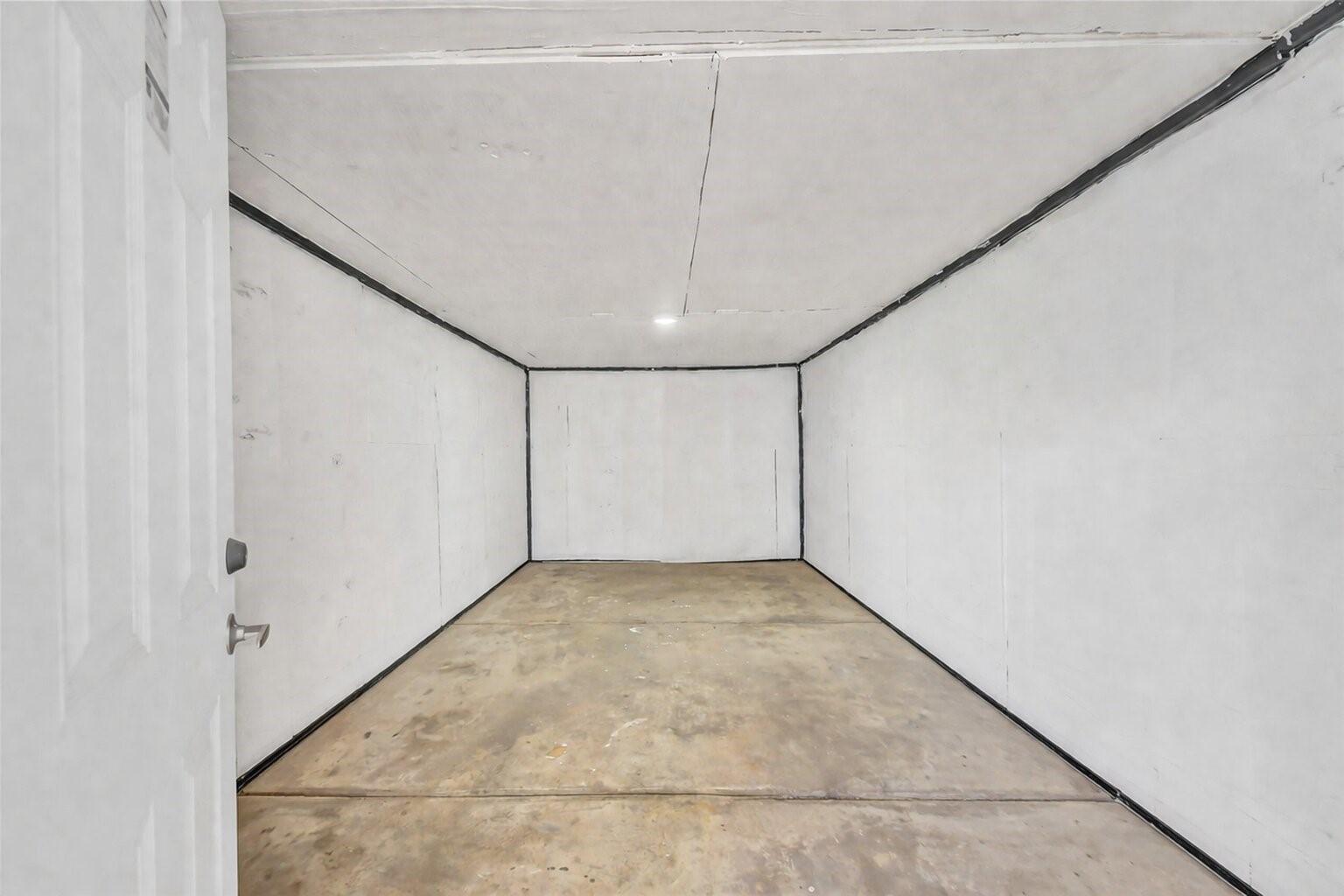 110 Harris Court Houston, TX 77009 - Photo 31 of 31 a view of a big room