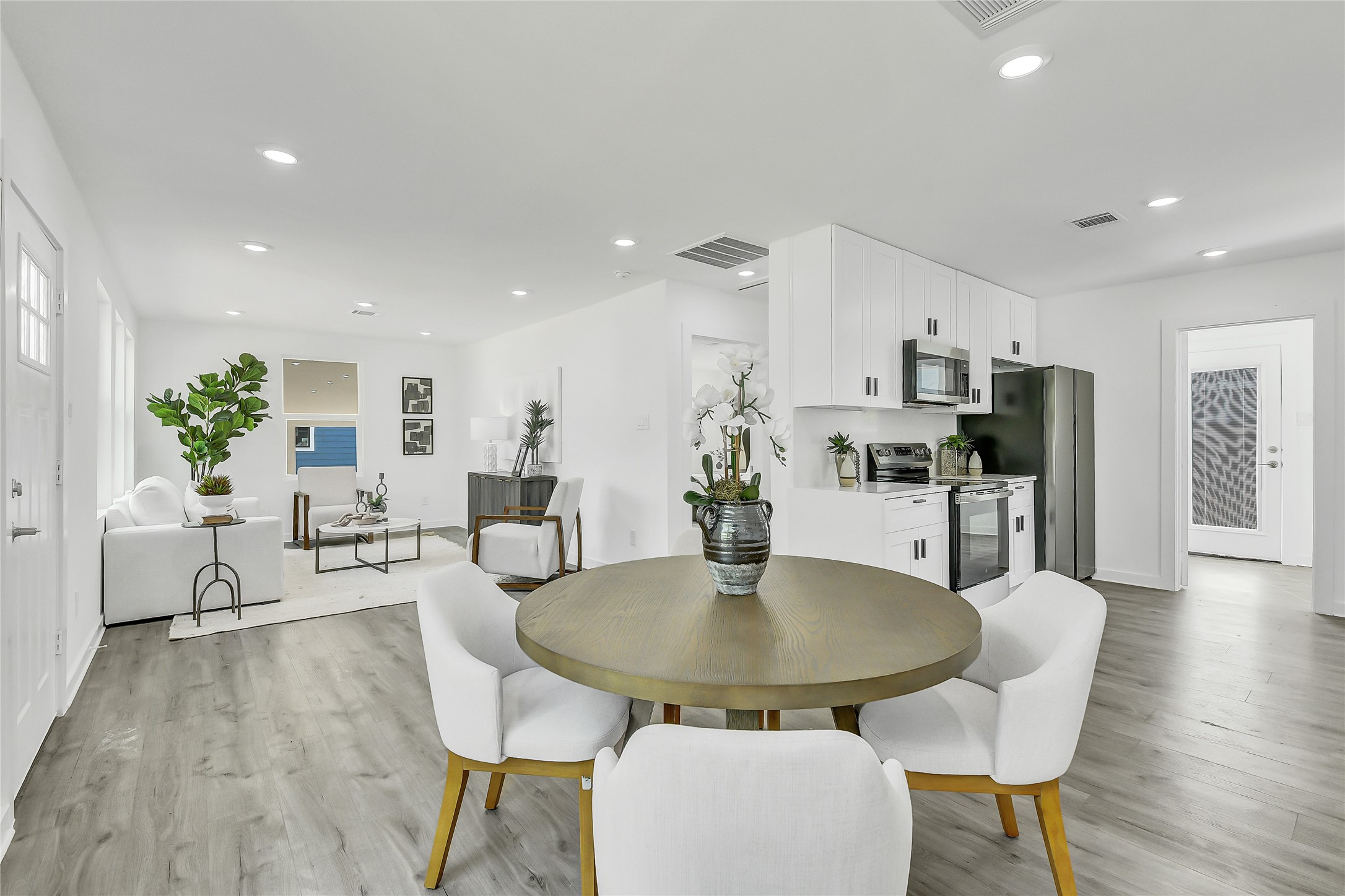 110 Harris Court Houston, TX 77009 - Photo 4 of 31 a dining room with furniture and wooden floor