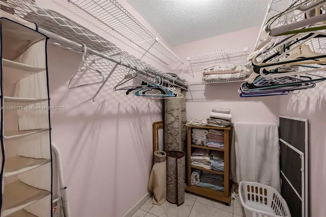 $165,000 | 5300 Washington Street, Unit U405, Hollywood, FL 33021