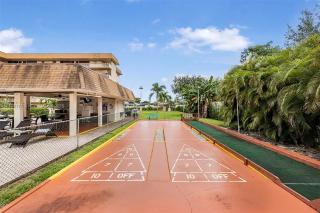 $165,000 | 5300 Washington Street, Unit U405, Hollywood, FL 33021