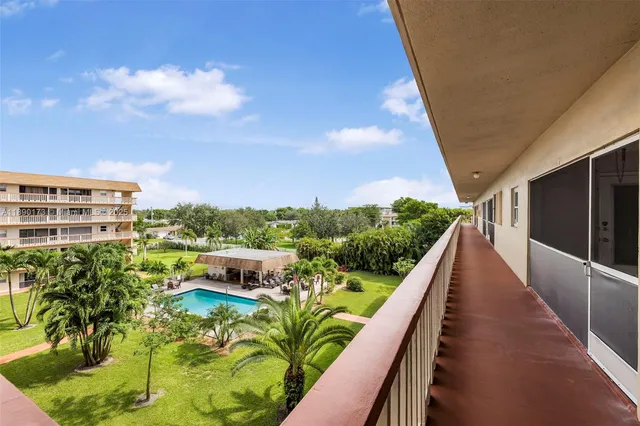 $165,000 | 5300 Washington Street, Unit U405, Hollywood, FL 33021