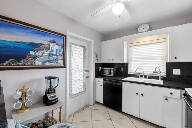 $165,000 | 5300 Washington Street, Unit U405, Hollywood, FL 33021