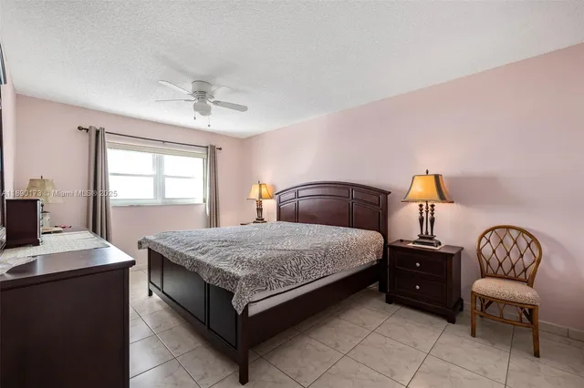 $165,000 | 5300 Washington Street, Unit U405, Hollywood, FL 33021