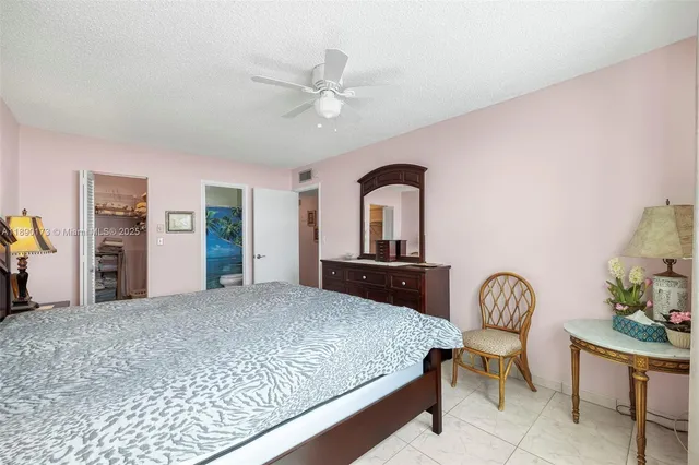 $165,000 | 5300 Washington Street, Unit U405, Hollywood, FL 33021