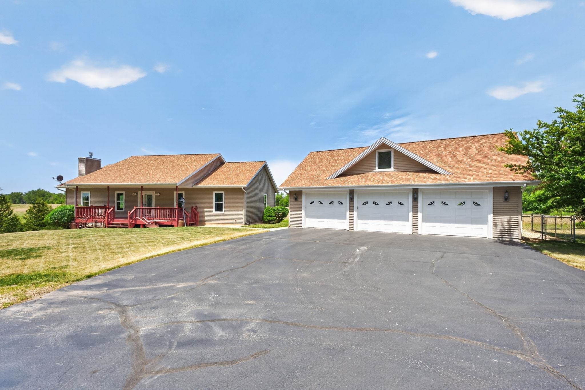 6880 East Cherry Hill Road Ridott, IL 61067 - Photo 2 of 60