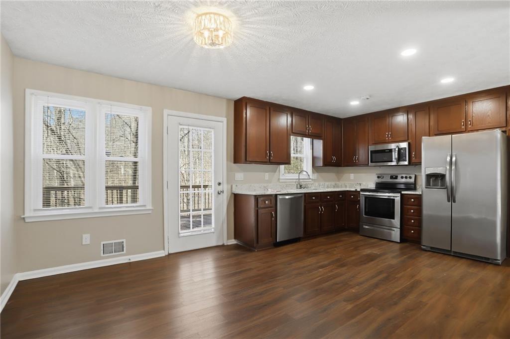 4927 Wade Valley Way Cumming, GA 30040 - Photo 14 of 45