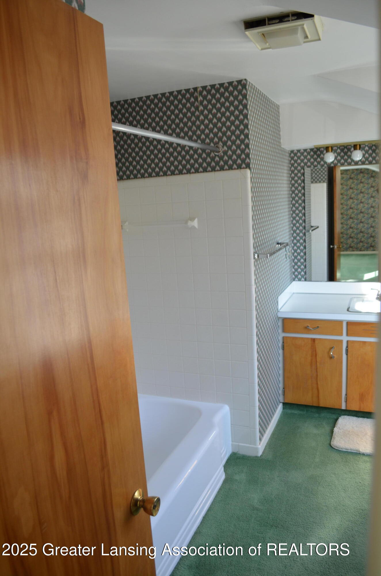 2414 Hampshire Road Lansing, MI 48911 - Photo 17 of 48 DSC_0086