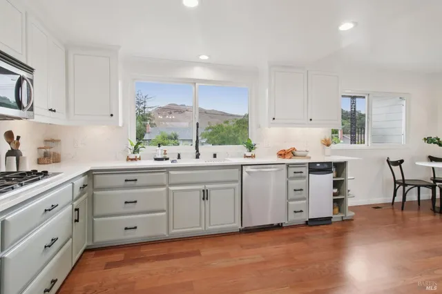 $1,949,500 | 44 Park Ridge Road, San Rafael, CA 94903