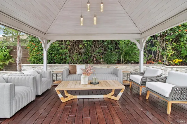 $1,949,500 | 44 Park Ridge Road, San Rafael, CA 94903