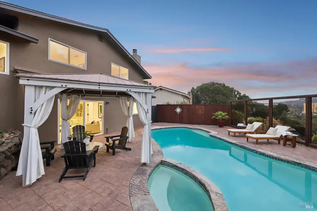 $1,949,500 | 44 Park Ridge Road, San Rafael, CA 94903