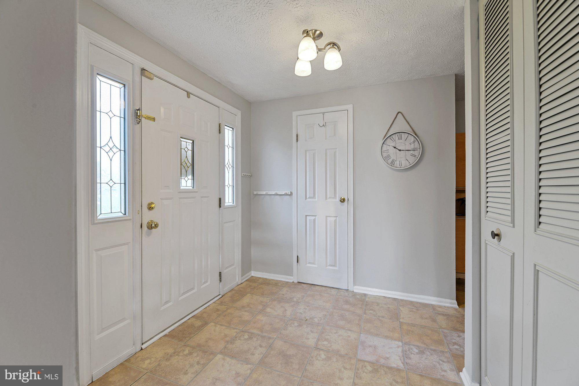 21 Hyacinth Road Baltimore, MD 21234 - Photo 3 of 41 Entry foyer w/powder room & coat closet