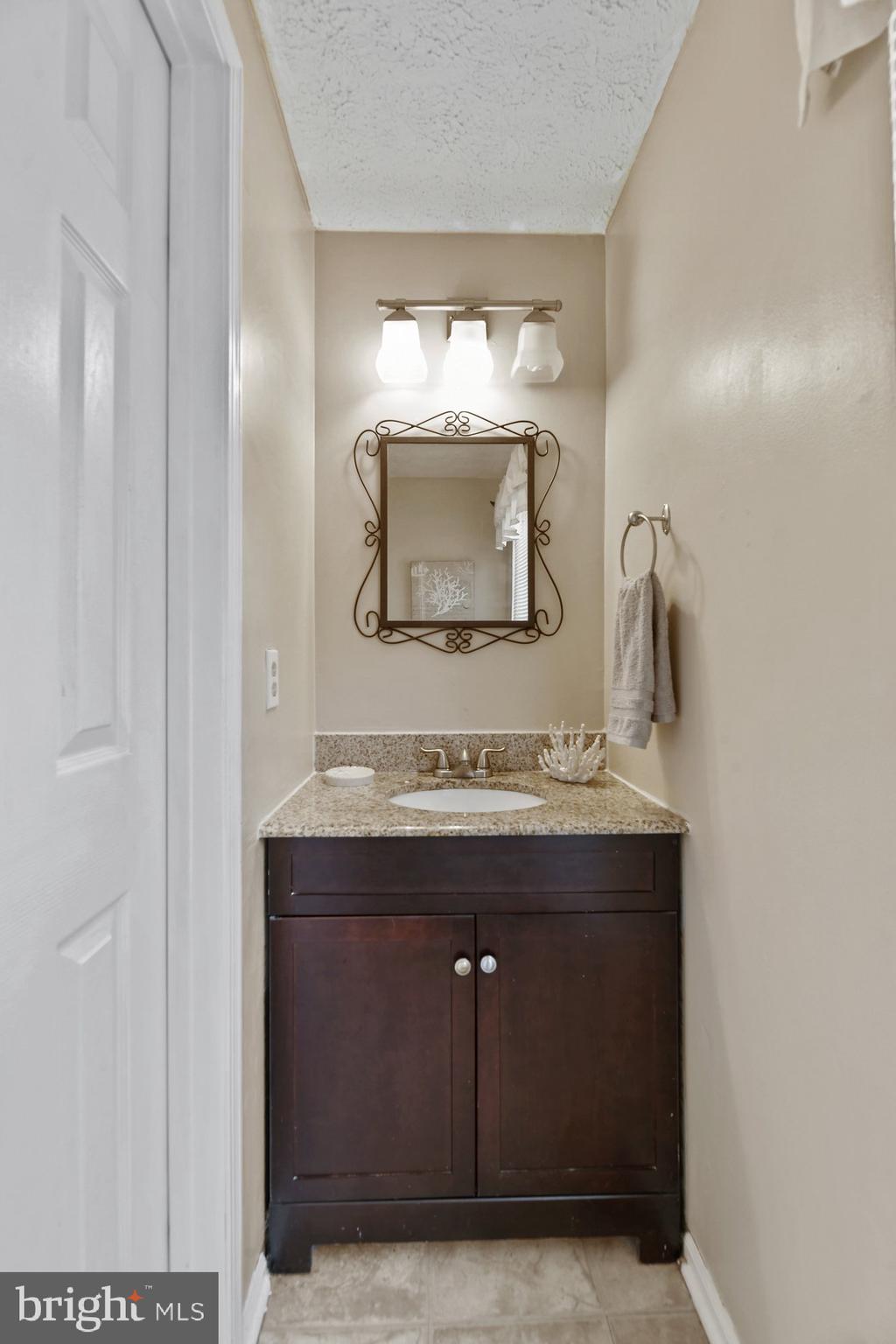 21 Hyacinth Road Baltimore, MD 21234 - Photo 5 of 41 Main level Powder Room