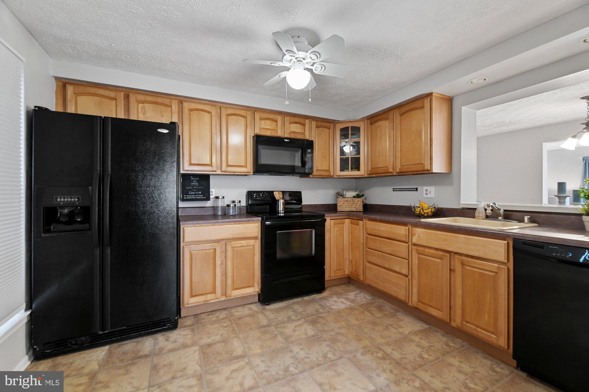 21 Hyacinth Road Baltimore, MD 21234 - Photo 6 of 41 Kitchen with pass through to the dining room
