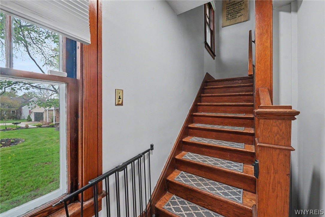 6244 Boston State Road Hamburg, NY 14075 - Photo 30 of 44 classic stairway