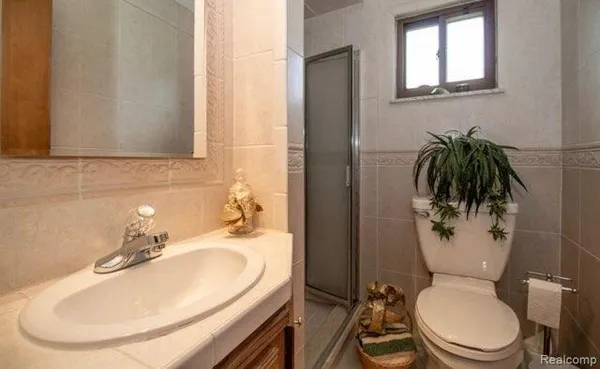 $2,500 | 28418 Walker Avenue, Warren, MI 48092