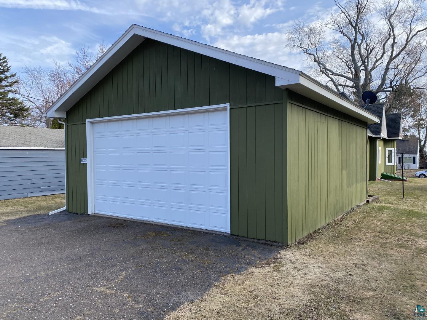 4123 Lombard Street Duluth, MN 55804 - Photo 18 of 22 Very nice garage