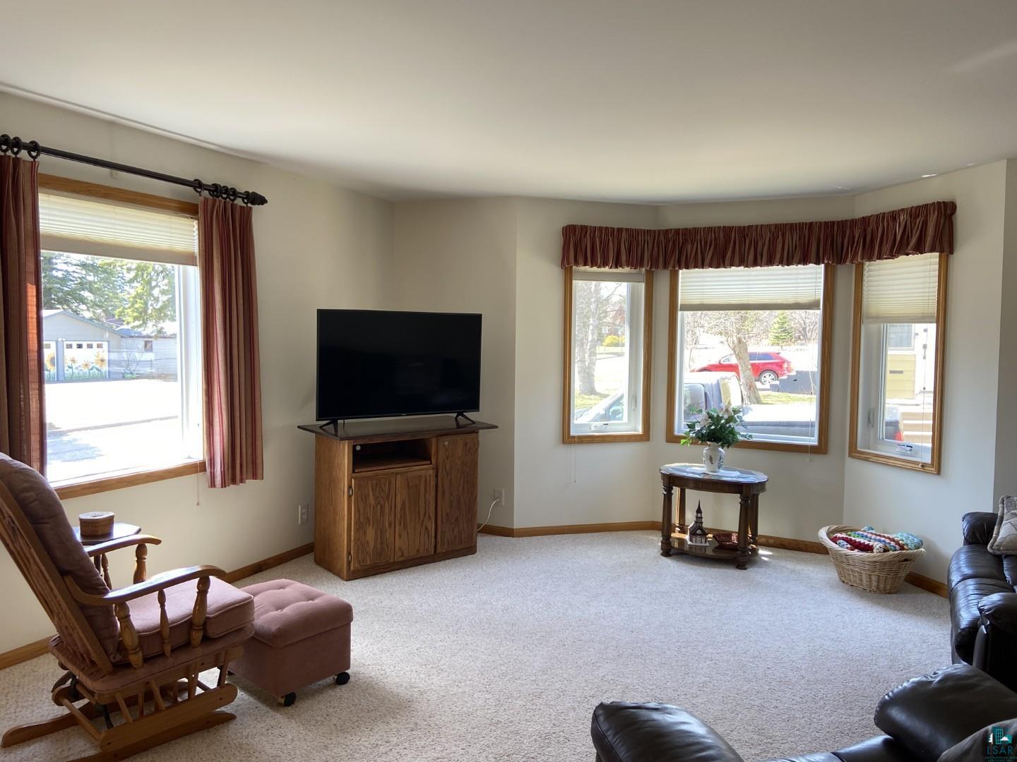 4123 Lombard Street Duluth, MN 55804 - Photo 3 of 22 Living room