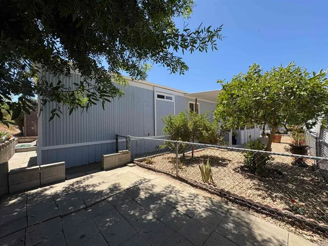 a view of backyard of the house