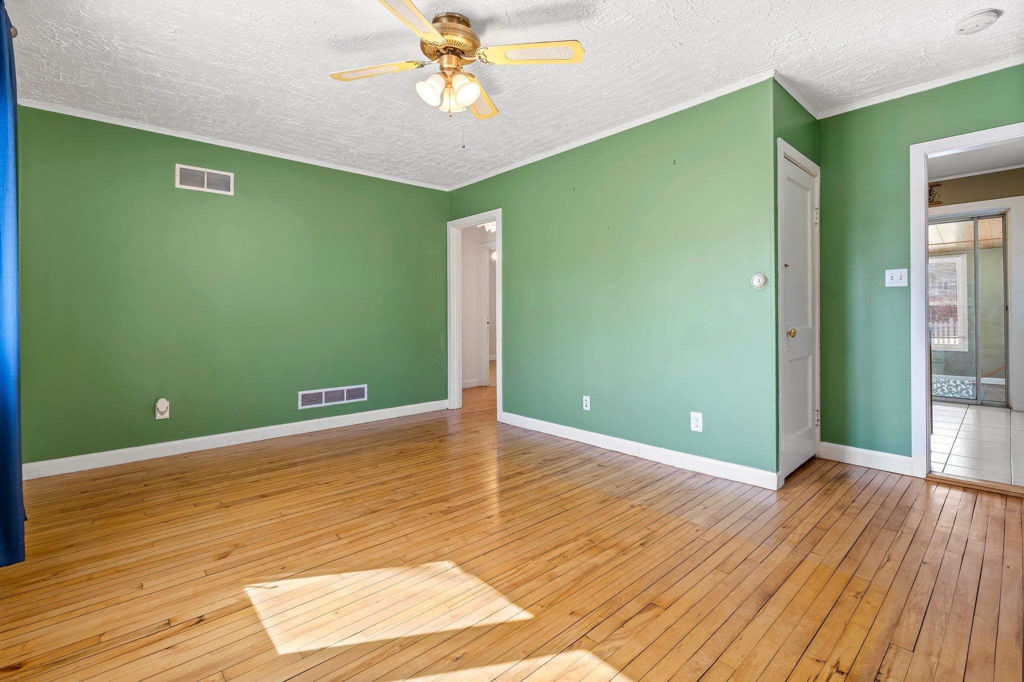 98 Gabrielle Street Manchester, NH 03103 - Photo 12 of 36 Gallery Image 12