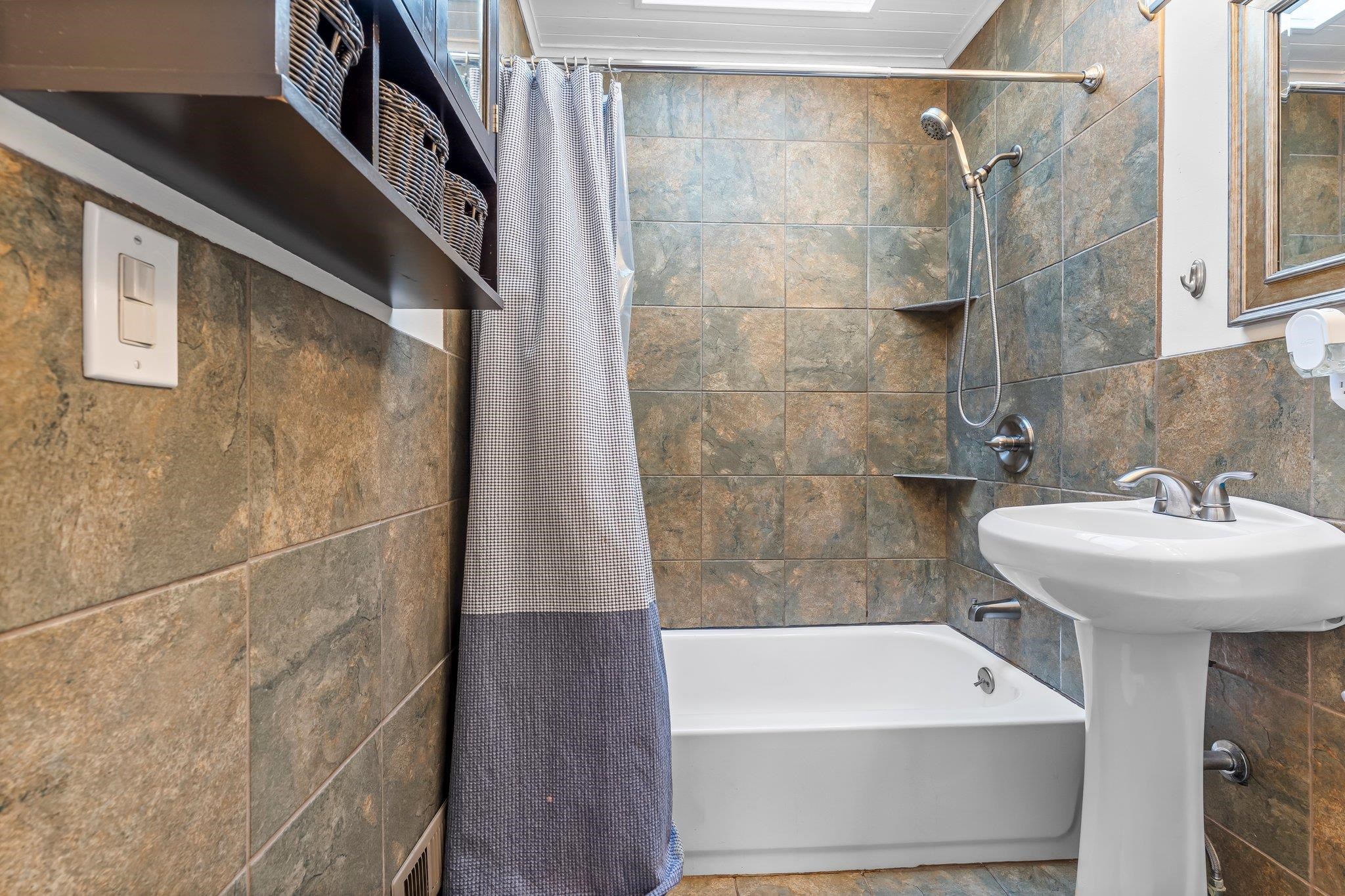 98 Gabrielle Street Manchester, NH 03103 - Photo 21 of 36 Gallery Image 21