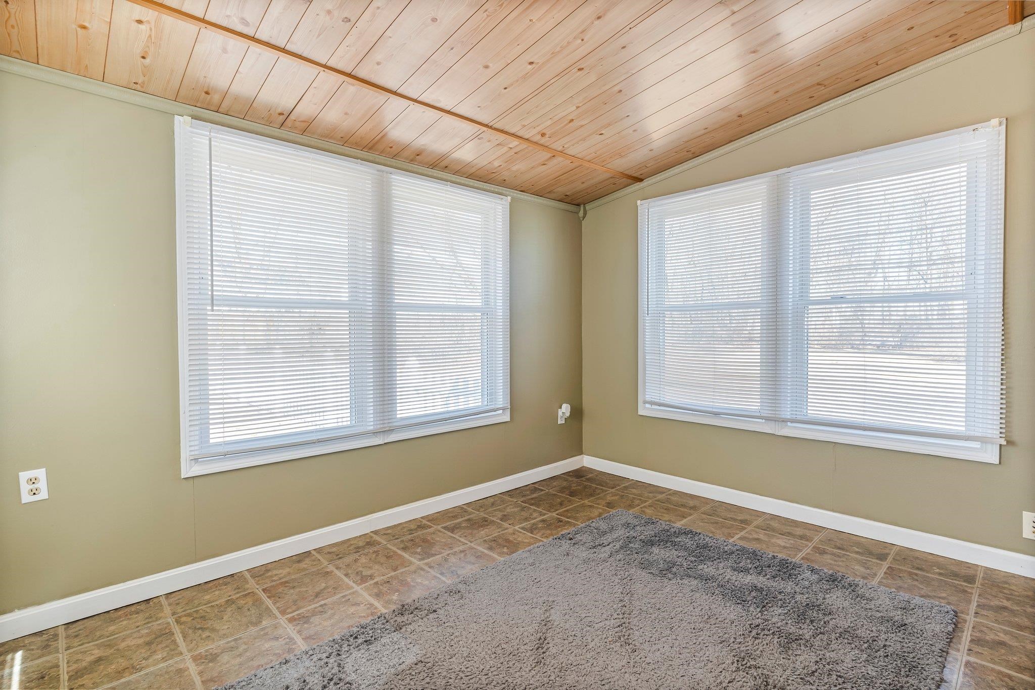 98 Gabrielle Street Manchester, NH 03103 - Photo 8 of 36 Gallery Image 8