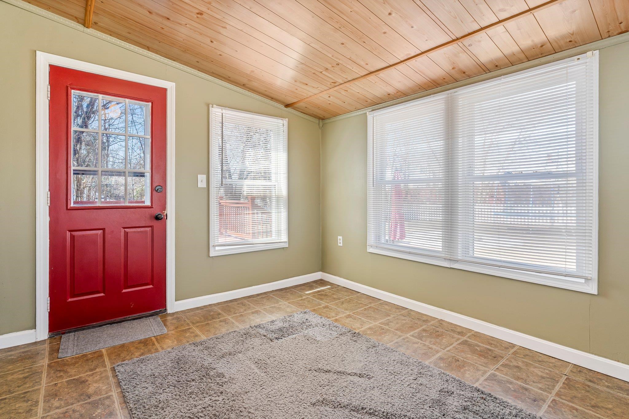 98 Gabrielle Street Manchester, NH 03103 - Photo 9 of 36 Gallery Image 9