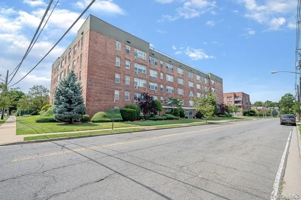 $362,000 | 280 Guy Lombardo Avenue, Unit 5L, Freeport, NY 11520