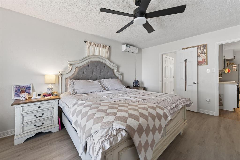 11474 Farm To Market 3094 Scurry, TX 75158 - Photo 15 of 40 a bedroom with a bed and a chandelier