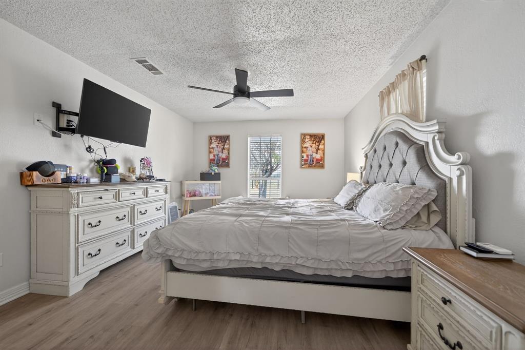 11474 Farm To Market 3094 Scurry, TX 75158 - Photo 16 of 40 a bedroom with a bed and a flat screen tv