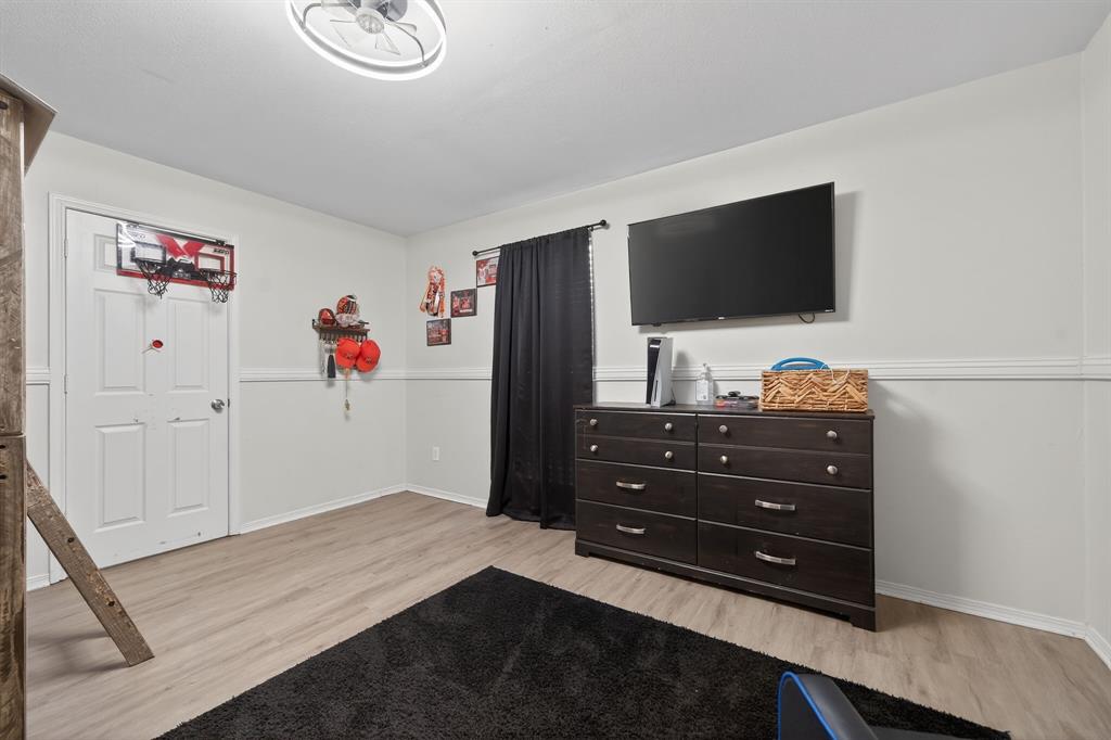 11474 Farm To Market 3094 Scurry, TX 75158 - Photo 22 of 40 a bedroom with a bed and a flat screen tv
