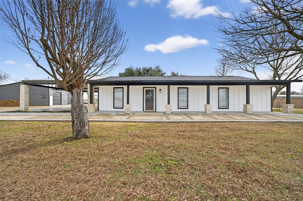 11474 Farm To Market 3094 Scurry, TX 75158 - Photo 4 of 40 a front view of a house with a garden
