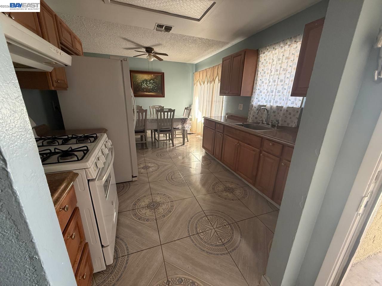 119 Santa Cruz Street Madera, CA 93637 - Photo 2 of 18