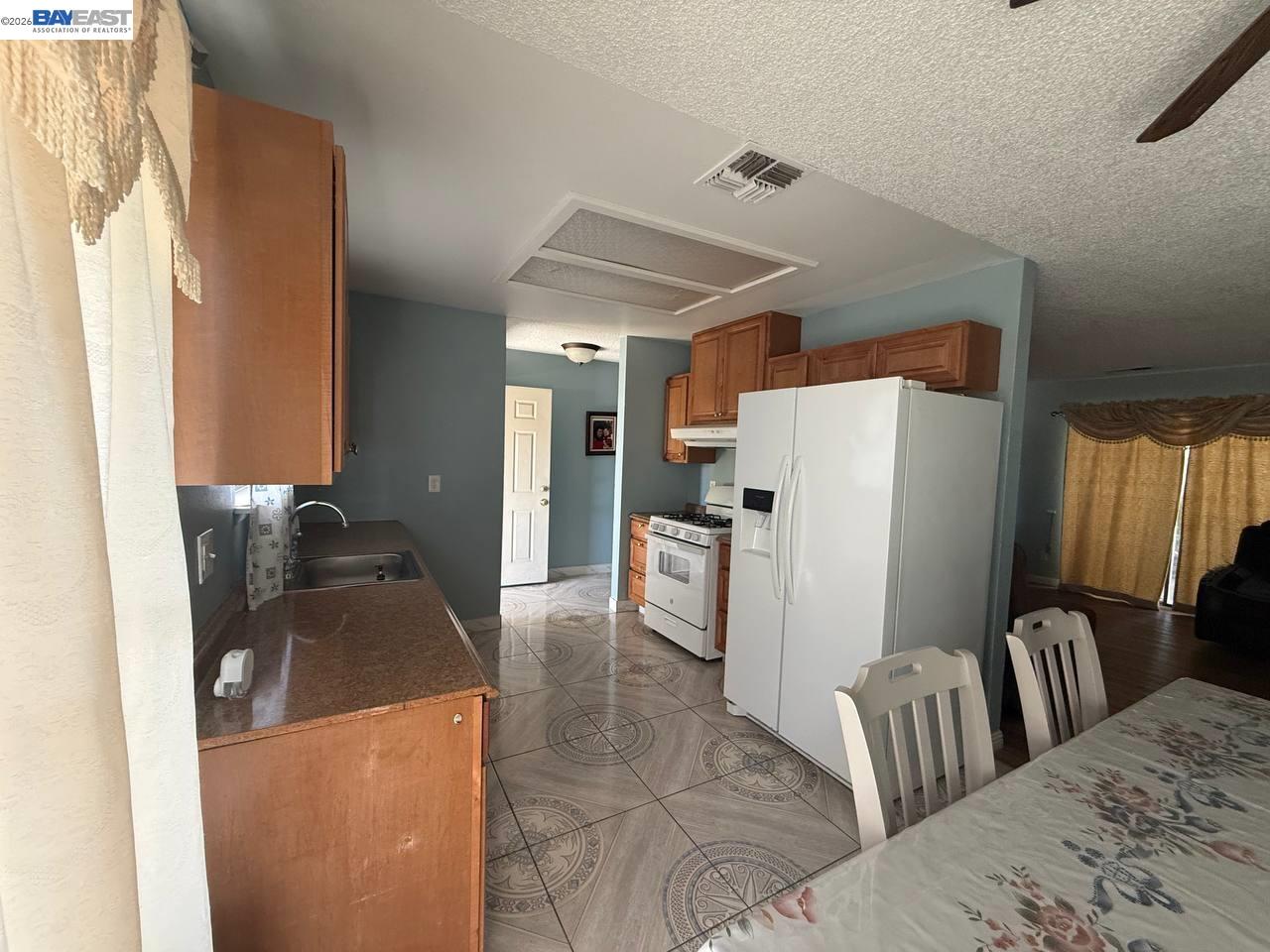 119 Santa Cruz Street Madera, CA 93637 - Photo 3 of 18